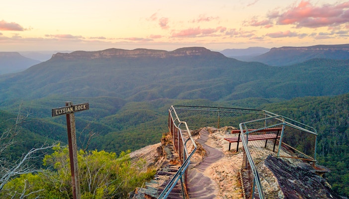 Elysian Rock Jamison Valley view - blue mountain