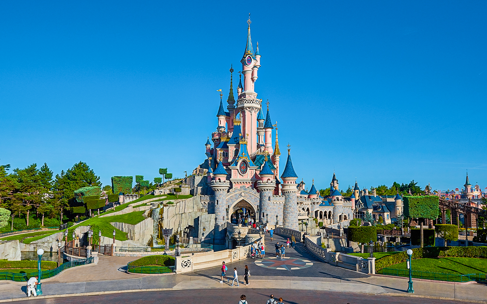 50+ Magical Instagrammable Places At Disneyland Paris (2024)!