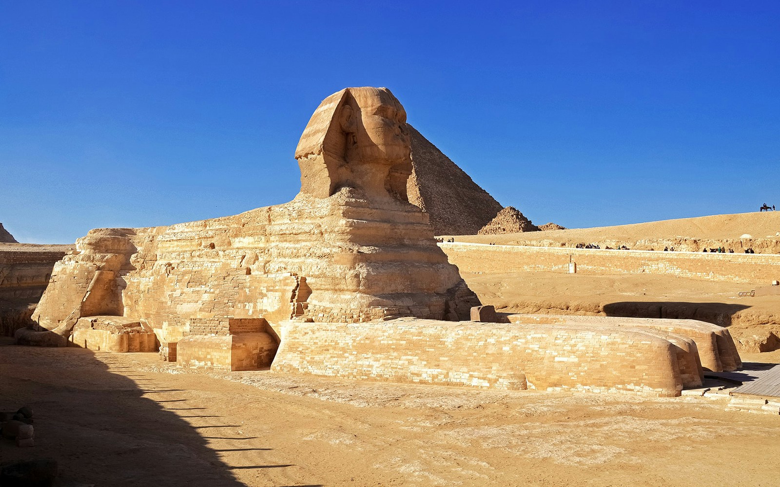 Sphinx in Cairo with the Great Pyramid in the background.