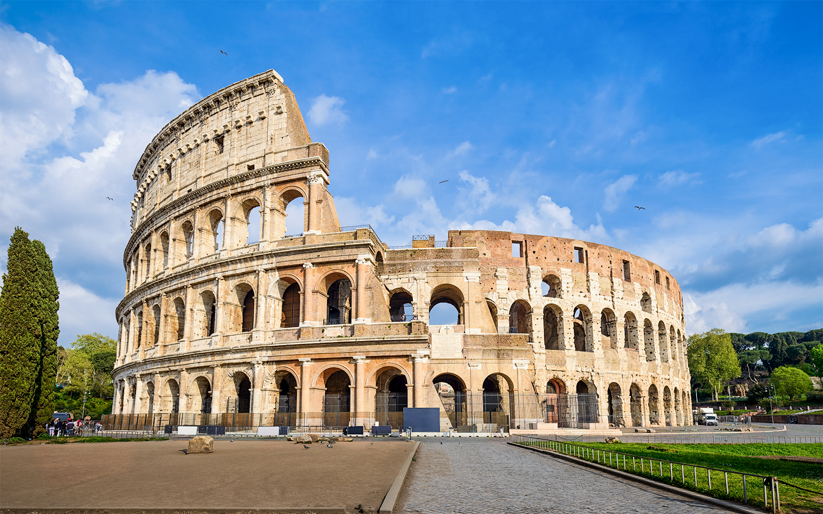 Rome For Solo Travelers-Colosseum