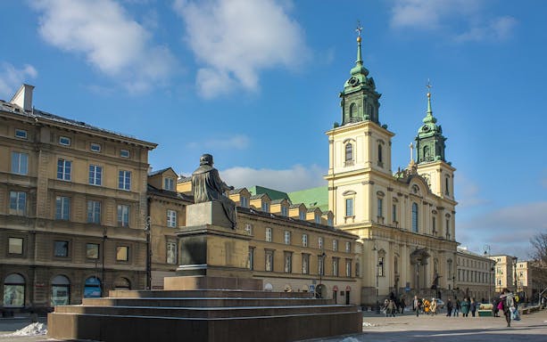 Statue of Copernicus and Holy Cross Church on Warsaw walking tour.