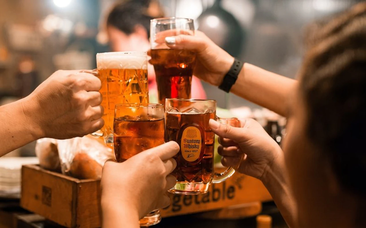Tour a pie por los izakayas de Shinjuku con 14 degustaciones y bebidas