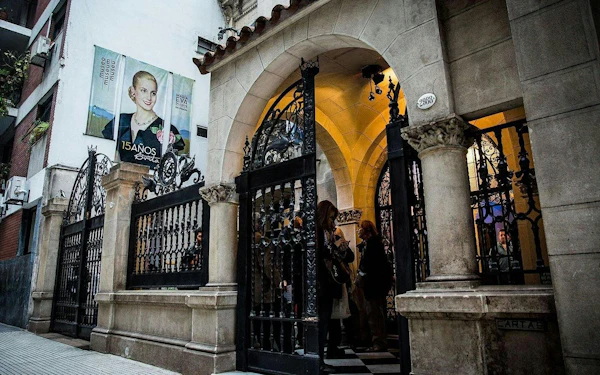 Private Evita and Peronism Historical Tour in Buenos Aires