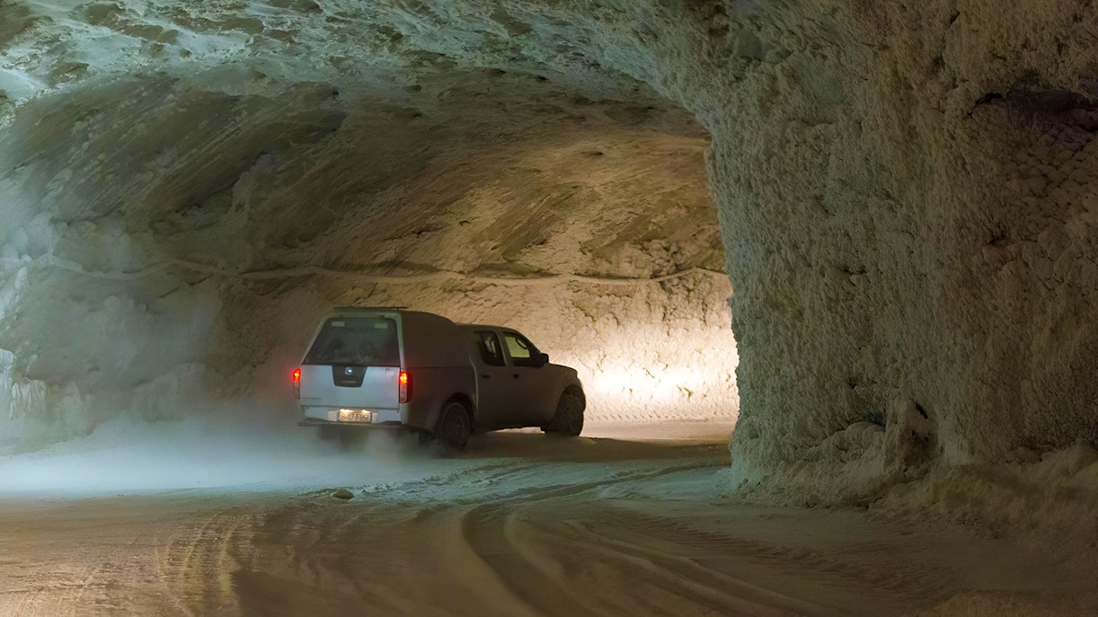 https://cdn-imgix.headout.com/media/images/e72dd3316faaac71285e31ba18878c9e-21323-bucharest-bucharest-slanic-salt-mine-entrance-ticket-with-transfer-03.jpg