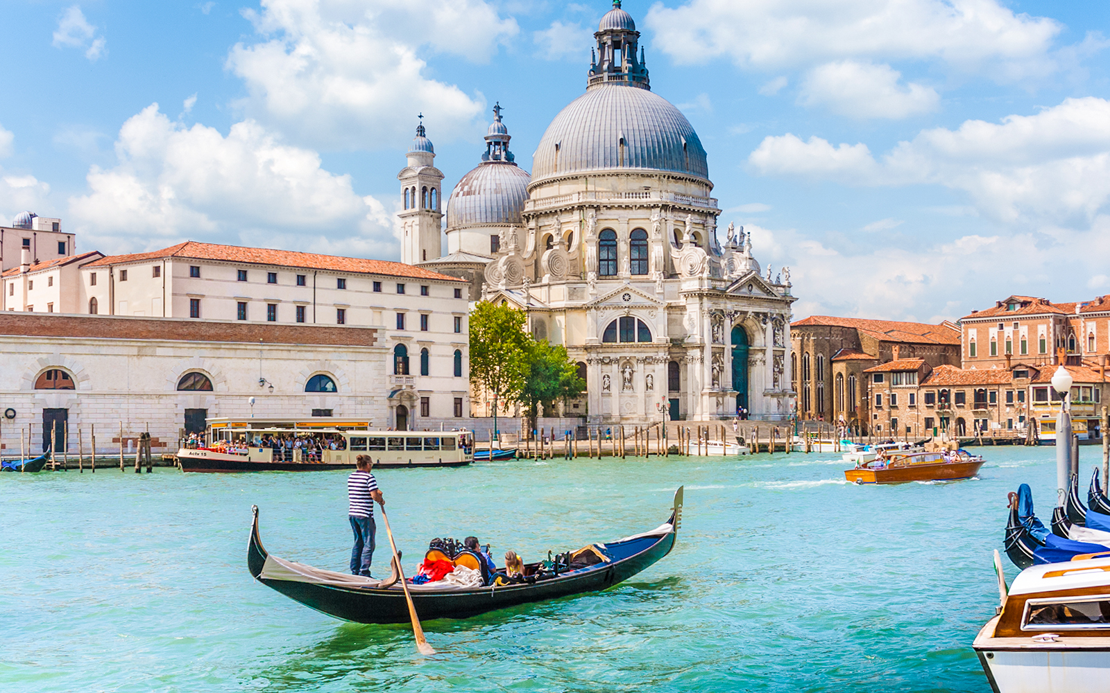 St. Mark's Basilica Guided Tour with Gondola Ride