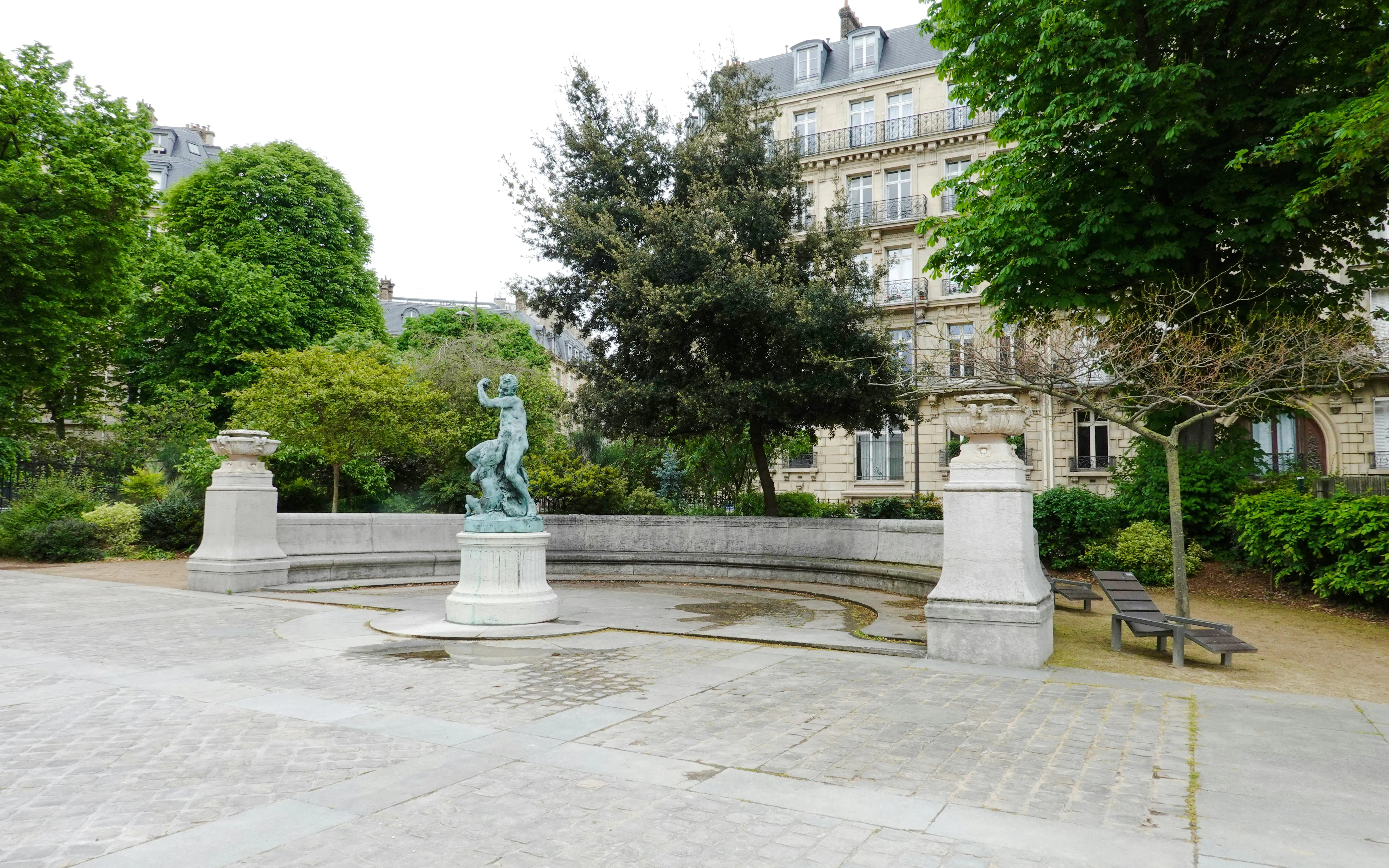 Palais Galliera view from Avenue Pierre Ier de Serbie