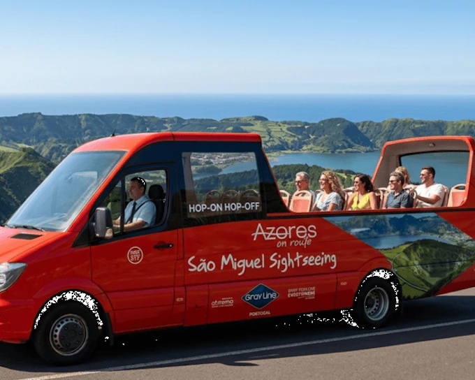 São Miguel: Hop-On Hop-Off Bus Tour on 2 Routes