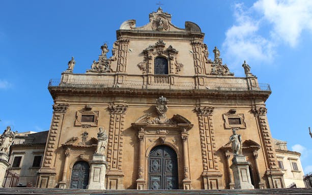 Baroque church facade in Ragusa, part of the Minivan Tour from Siracusa.