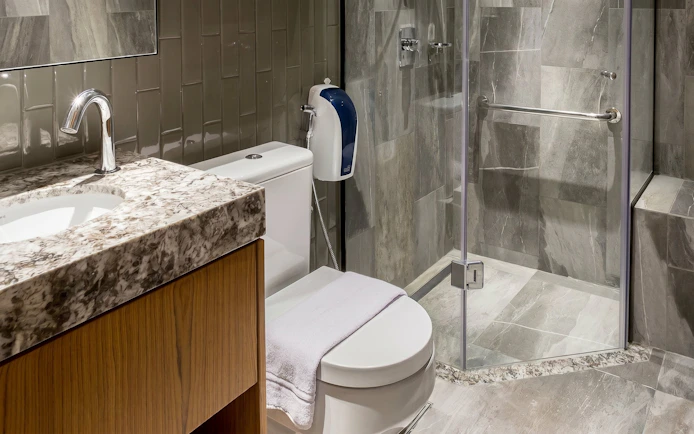 Bathroom amenities at Plaza Premium Lounge, Rio de Janeiro International Airport, Arrivals T2.