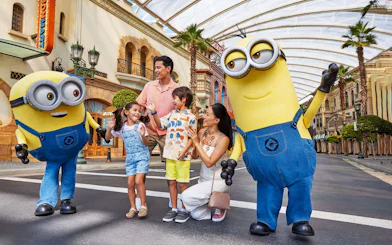 Family with Minions at Universal Studios Singapore.