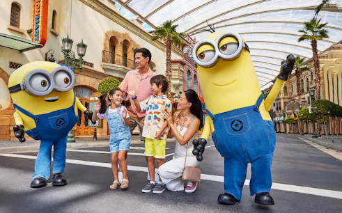 Family with Minions at Universal Studios Singapore.