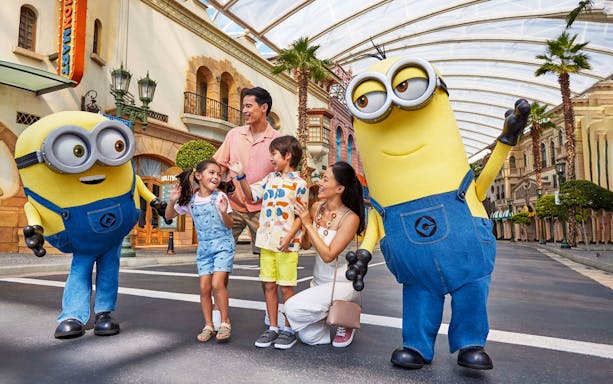 Family with Minions at Universal Studios Singapore.