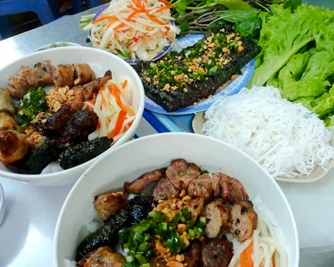 Ho Chi Minh City Small-Group Michelin-Selected Street Food Walking Tour (Product 52716)