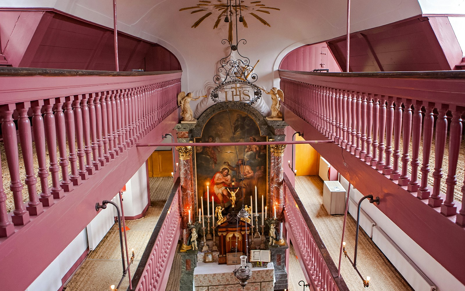 Ons' Lieve Heer op Solder Church interior with ornate altar, Amsterdam.