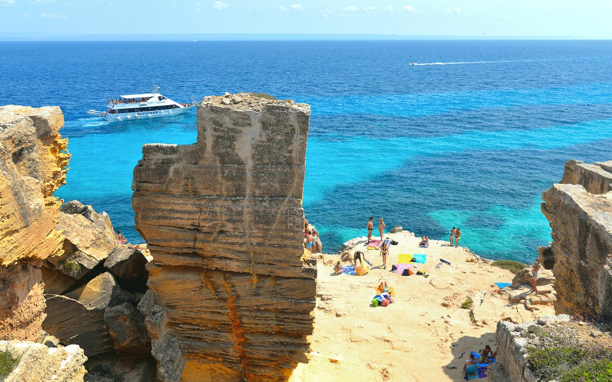 dinghy boat tour of favignana with wine tasting-6 dinghy boat tour of favignana with wine tasting-6