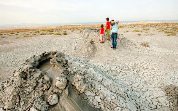Full-Day Tour to Gobustan, Yanardağ, Mud Volcanoes & Ateshgah Fire Temple