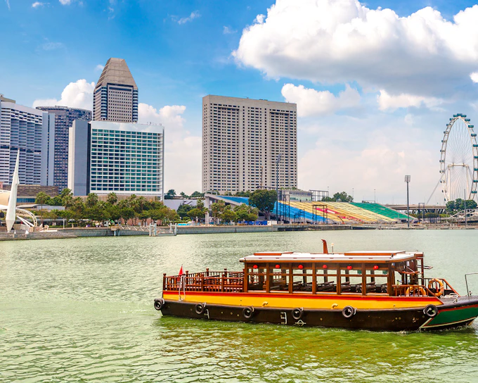 Singapore River Cruise + Chilli Crab and Seafood Experience