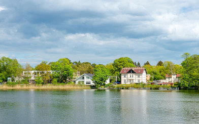 Konradshöhe Island view with lakeside houses and lush greenery in Berlin.