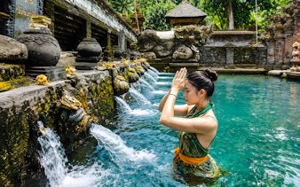 {
"experiencename": "ubud private day tour: sacred monkey forest, tegallalang rice terraces, tirta empul & ulu petanu waterfall"
}-5