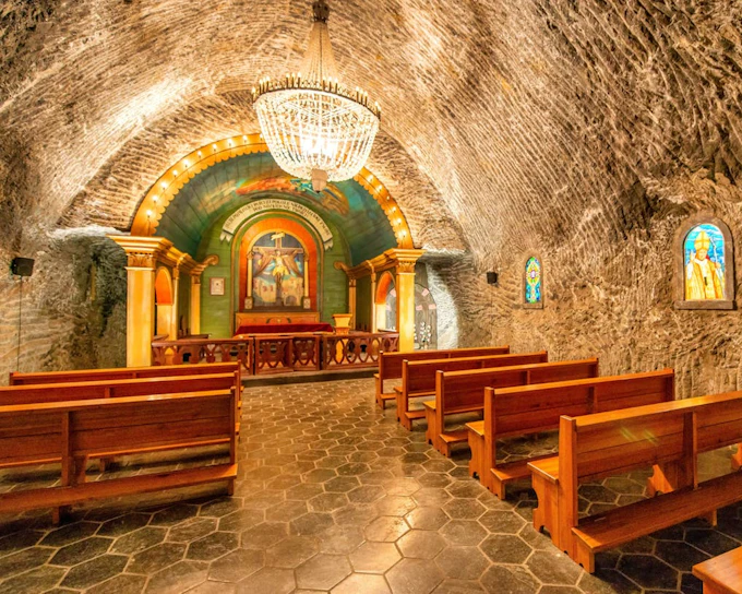 Schindler Story Walking Tour and Wieliczka Salt Mine w/ Lunch from Krakow