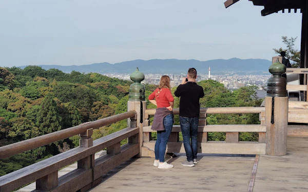 Kiyomizu-dera Guided Group Tour with Entry Fees in Kyoto
