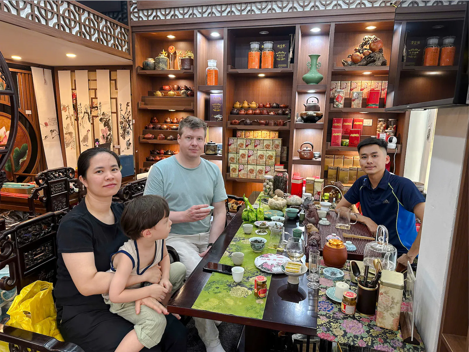 hanoi: vietnamese tea tasting & brewing class with train street viewing-1