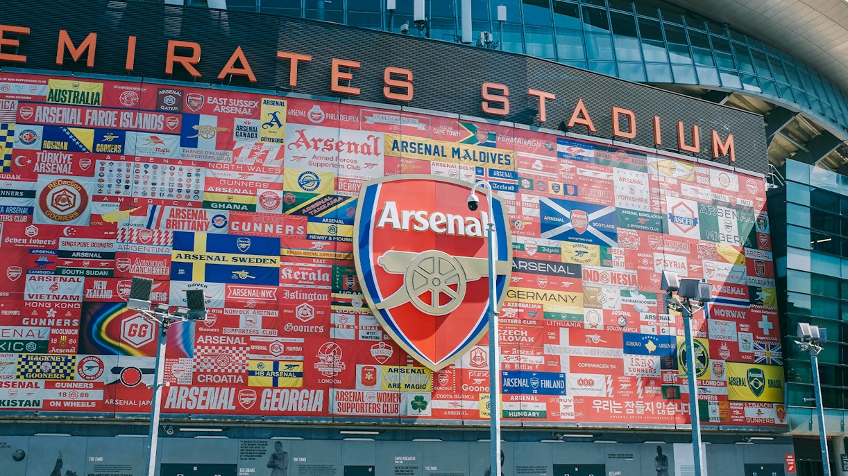 https://cdn-imgix.headout.com/media/images/e8805d6e520f46b6ef7ffbf07e830a59-Arsenal%20Emirates_.jpg