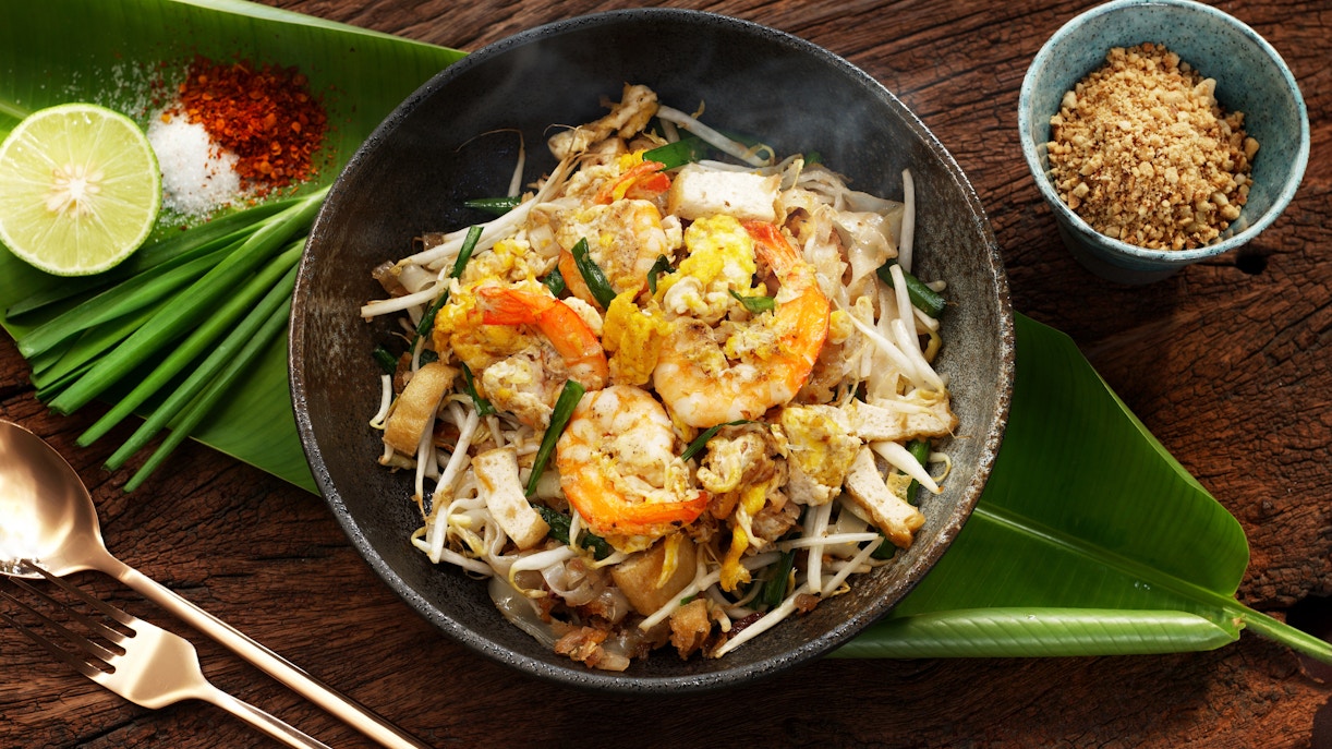 thai cuisine restaurants near siam amazing park