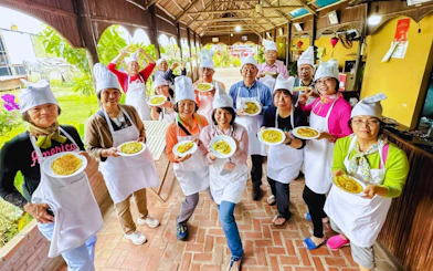 Hoi An Countryside Bicycle Tour with Tra Que Vegetable Village Farming Experience and Lunch