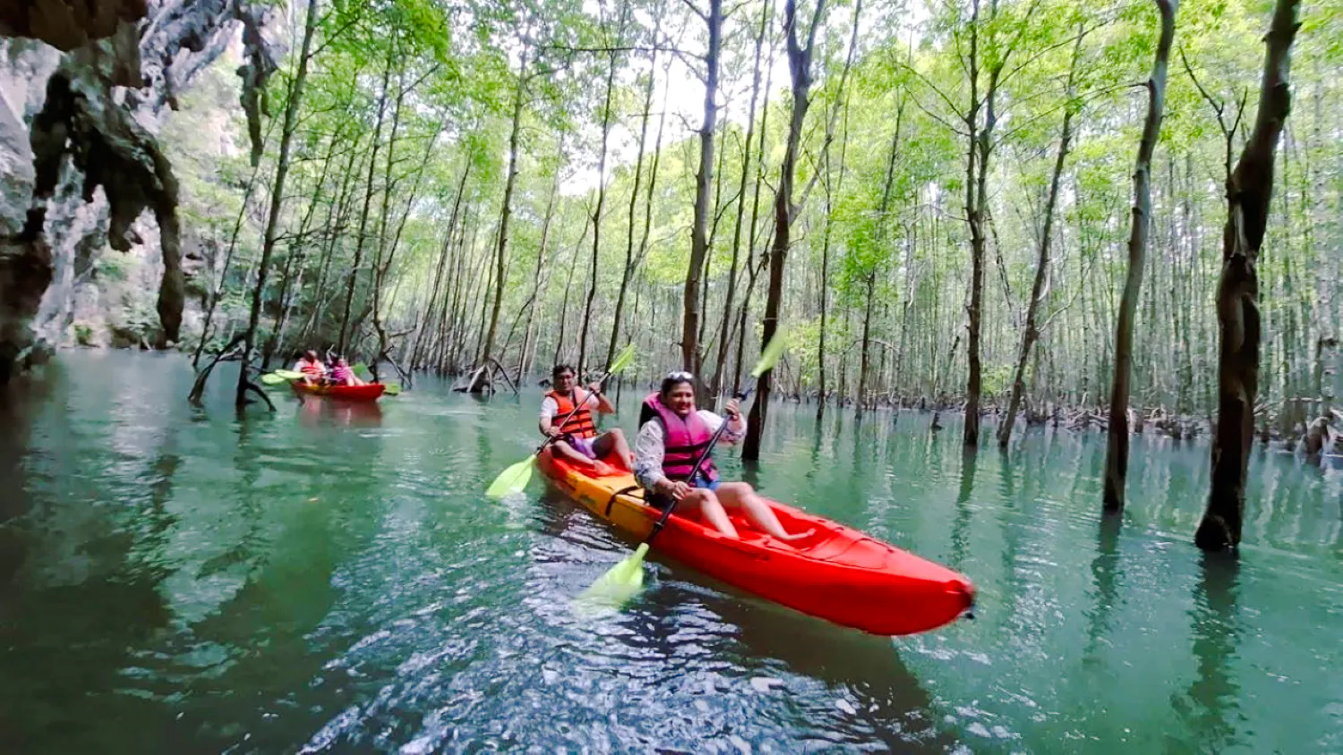 Krabi: Ao Thalane Sunset Kayaking & BBQ Dinner