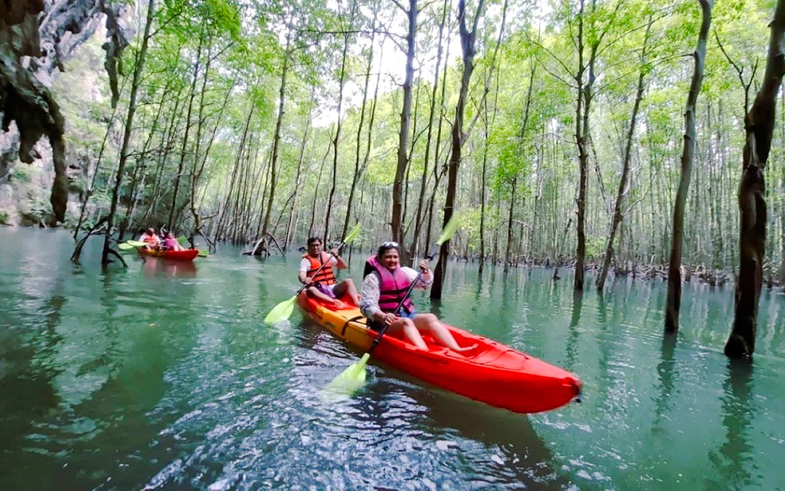 Krabi: Ao Thalane Sunset Kayaking & BBQ Dinner