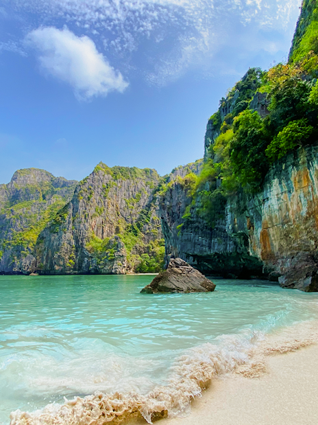 Beach with turquoise water and limestone cliffs at Maya Bay, Thailand.