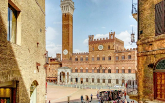 Torre del Mangia and Palazzo Pubblico in Siena's Piazza del Campo, Italy.