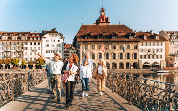 Guide at Rathaussteg with small group tour, Lucerne