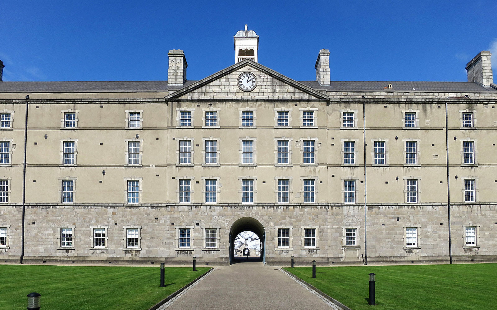 Nationaal Museum voor Decoratieve Kunsten & Geschiedenis	