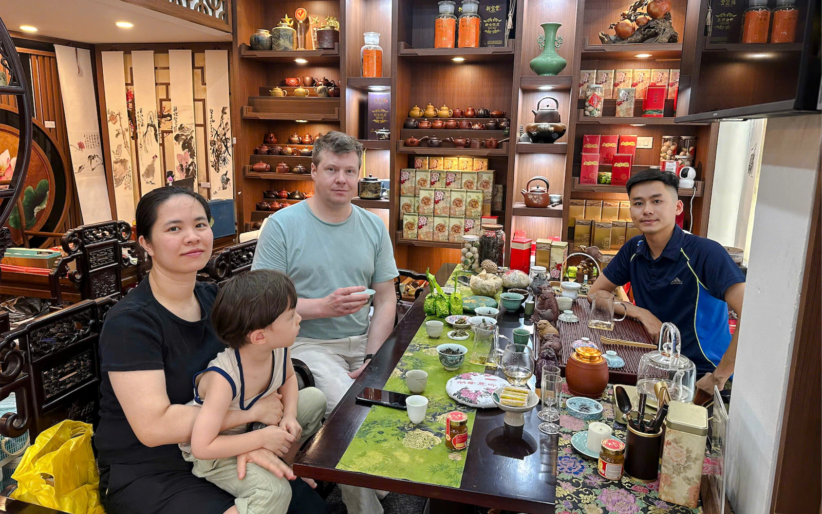 Hanoi: Vietnamese Tea Tasting & Brewing Class with Train Street Viewing Image 2