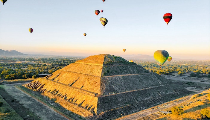 Hot air balloons over Pyramid of the Sun, Teotihuacan, Mexico.