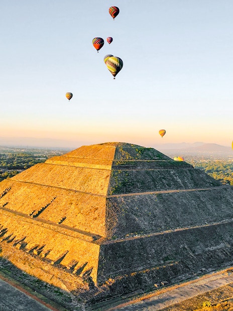 Hot air balloons over Pyramid of the Sun, Teotihuacan, Mexico.