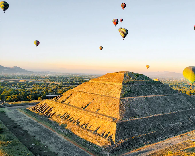 From Mexico City: Teotihuacán Hot Air Balloon Flight with Cave Breakfast