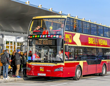 Hop-on hop-off bus at Vienna stop with passengers boarding, featuring the Big Bus Vienna logo.