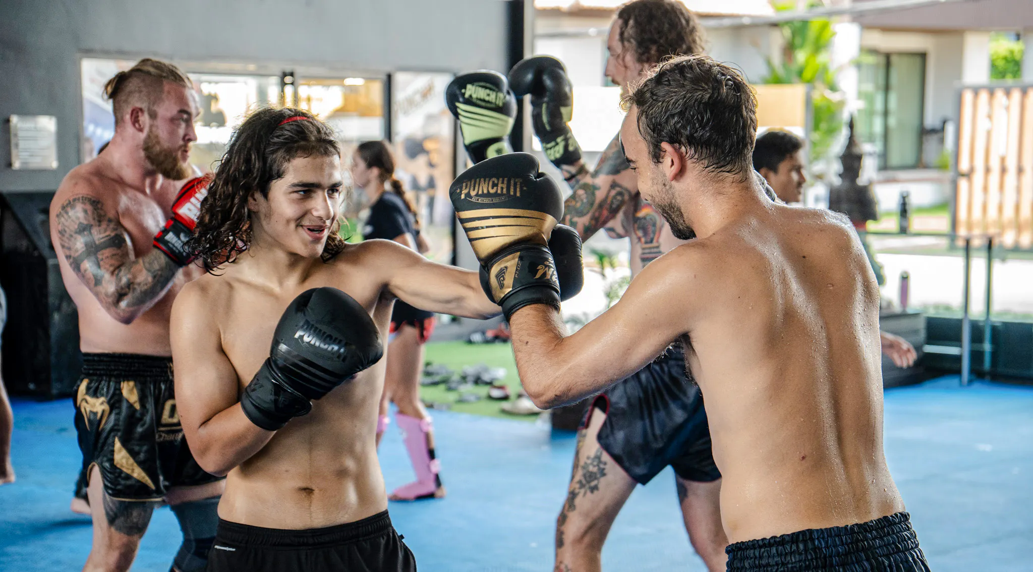Beginners practicing Muay Thai boxing techniques in a Koh Samui class.