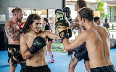 Beginners practicing Muay Thai boxing techniques in a Koh Samui class.
