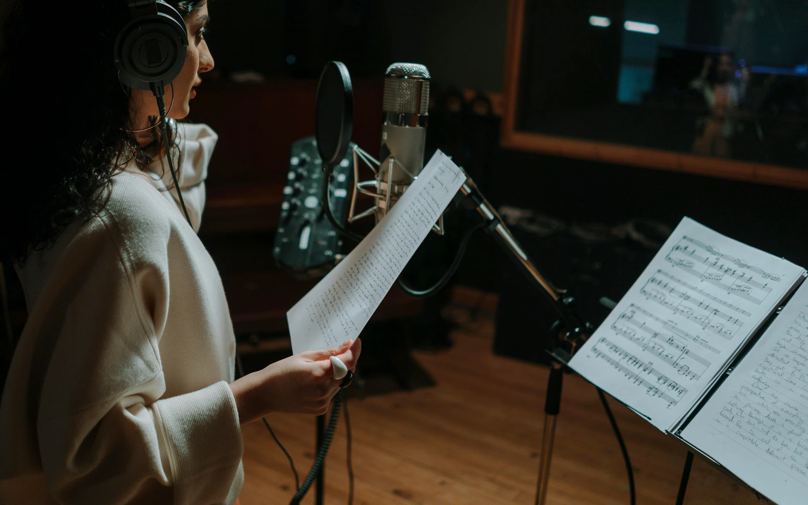 Dubai Vocal Recording Studio Experience Image 3