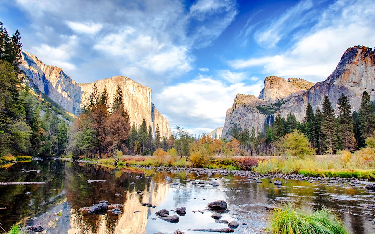 Yosemite Valley view with El Capitan and Merced River from Valley View scenic point.