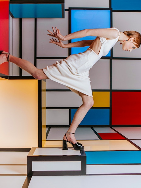 Visitor interacting with Mondriaan Room installation at Upside Down Amsterdam.