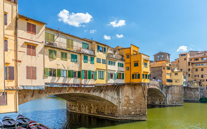 Ponte Vecchio over the Arno River in Florence, Italy, with colorful buildings.
