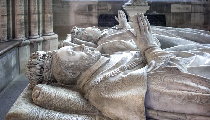 Statue of Louis XVI and Marie-Antoinette