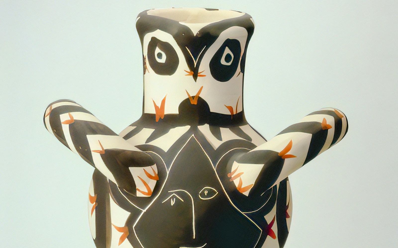 Ceramic vase by Pablo Picasso, titled Grote Vogel, Zwart Gezicht, at Stedelijk Museum Amsterdam.