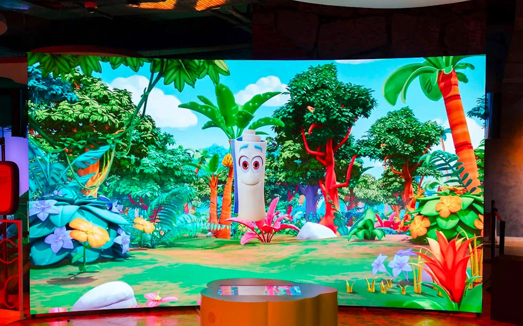 Guests enjoying animated jungle scene at Nickelodeon Play City, Istanbul.