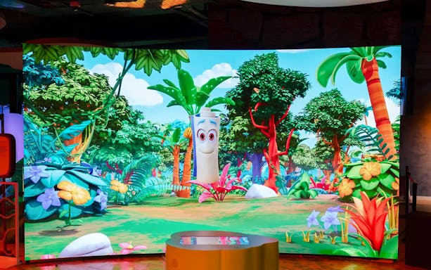 Guests enjoying animated jungle scene at Nickelodeon Play City, Istanbul.